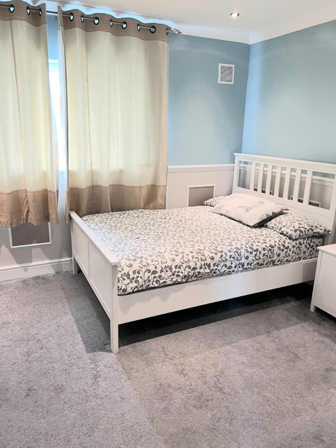 Specious 3Bed Property With Parking & Large Garden Aveley エクステリア 写真